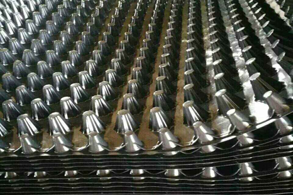 揭秘復合排水板的制作原理 第3張