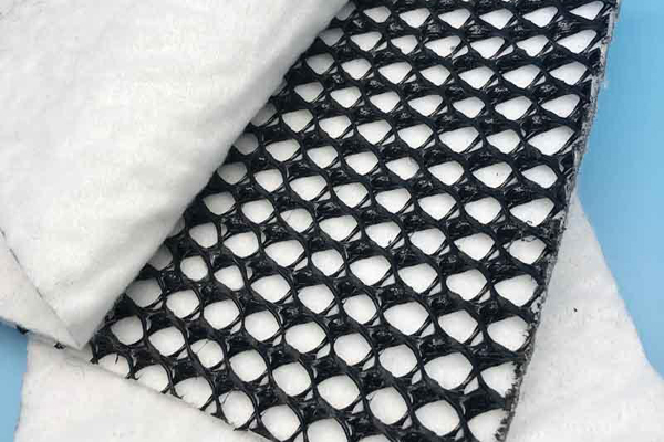 在廢渣填埋場中復(fù)合排水網(wǎng)應(yīng)該怎么施工呢？  第2張